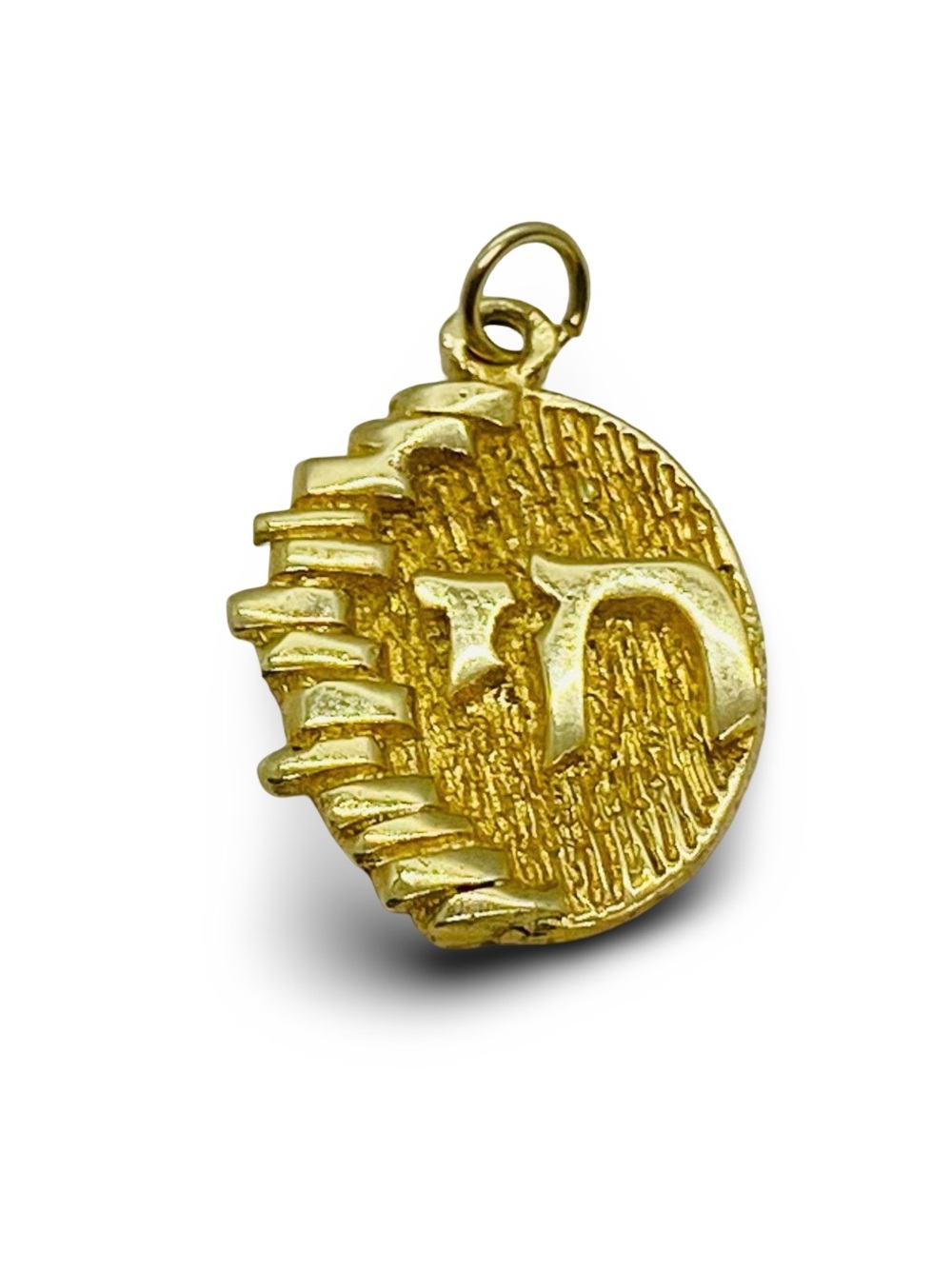 14k yellow Gold Hebrew Letter 'Chai' Round Pendant. Symbol means LIFE.